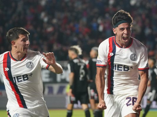 Pronóstico Riestra vs San Lorenzo: Cuotas y análisis Apertura 2026