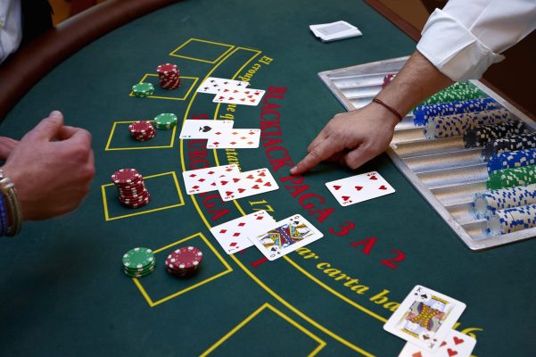 Blackjack: Tabla básica para saber cuándo pedir y cuándo plantarse